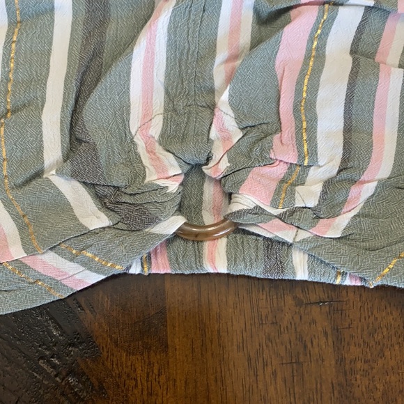 Flutter sleeve hem top - Picture 5 of 9